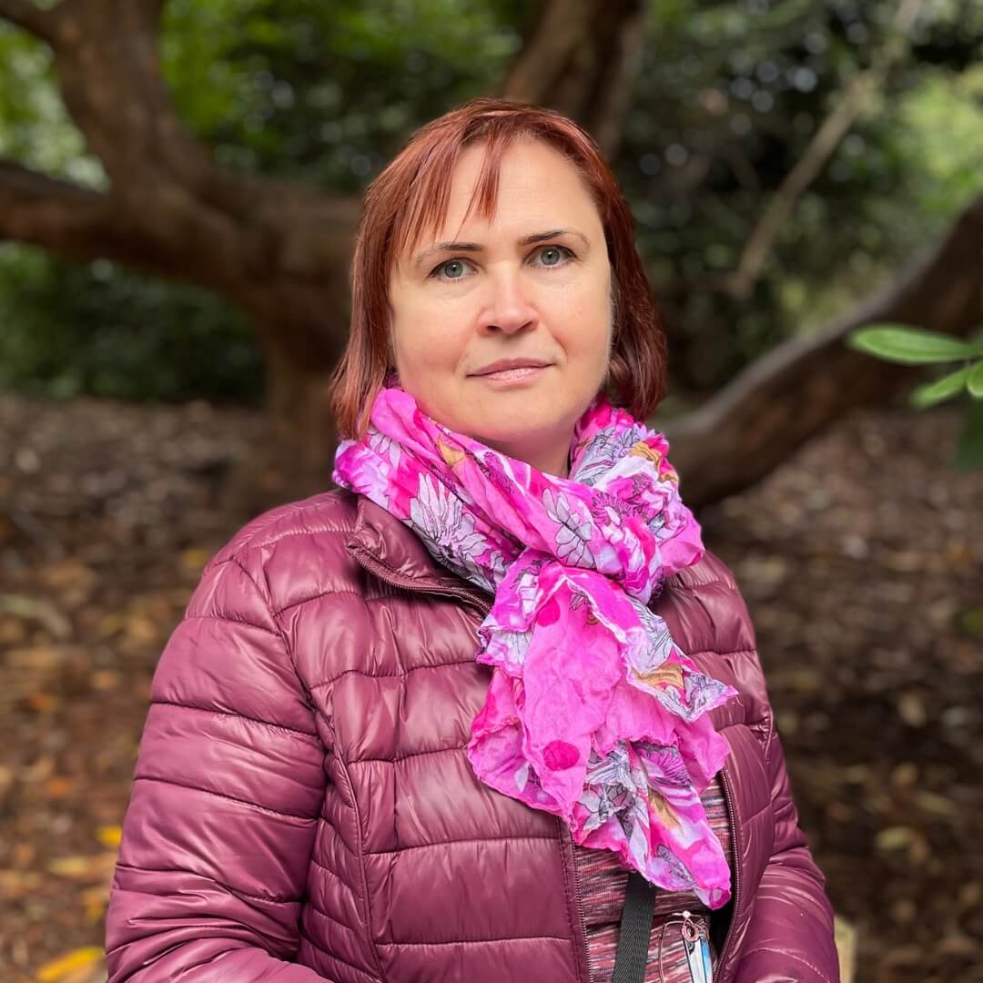 Olga Kuvshinova garbanotu plauku meistre